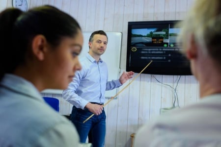Maîtrisez le code de la route grâce à ces méthodes d'apprentissage efficaces